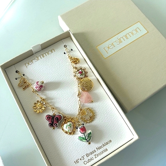 🔹️ persimmon🔹️ Floral gold charm spring 16" Brass necklace New In box ✨️🦋 - Picture 5 of 5